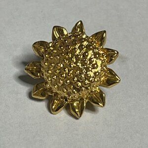 VTG Gold Tone Sunflower Textured Center Lapel Hat Vest Jacket Scarf Pin .75"